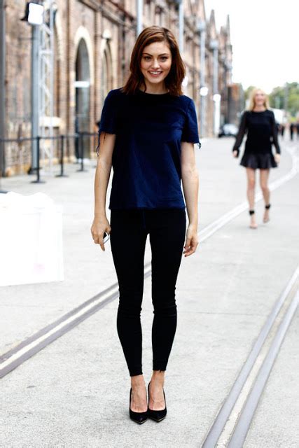 phoebe tonkin height
